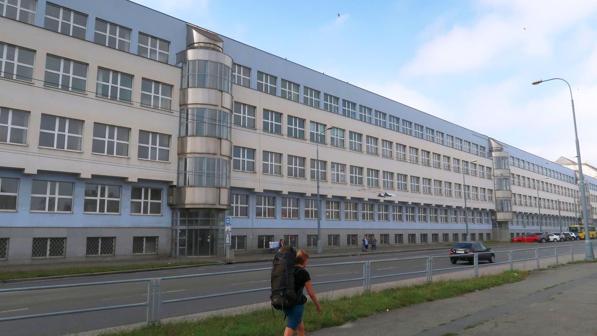 Západočeská univerzita se zbaví zbytečného obra, prodává bývalé ředitelství plzeňské Škody